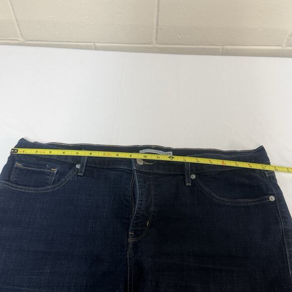Levi’s Blue Dark Wash Cotton Blend Classic Denim Bermuda Womens Shorts Size 18W - Picture 11 of 14
